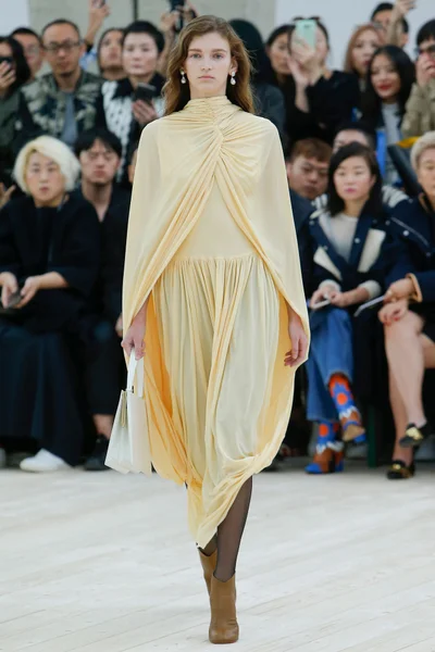 Look 17